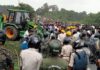 धनबाद के बलियापुर में बवाल; अधिग्रहण भूमि से अतिक्रमण हटाने पर ग्रामीणों ने किया विरोध धनबाद के बलियापुर में बवाल