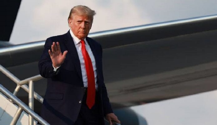 ट्रंप की मौजूदगी में नो-फ्लाई जोनन टूटा