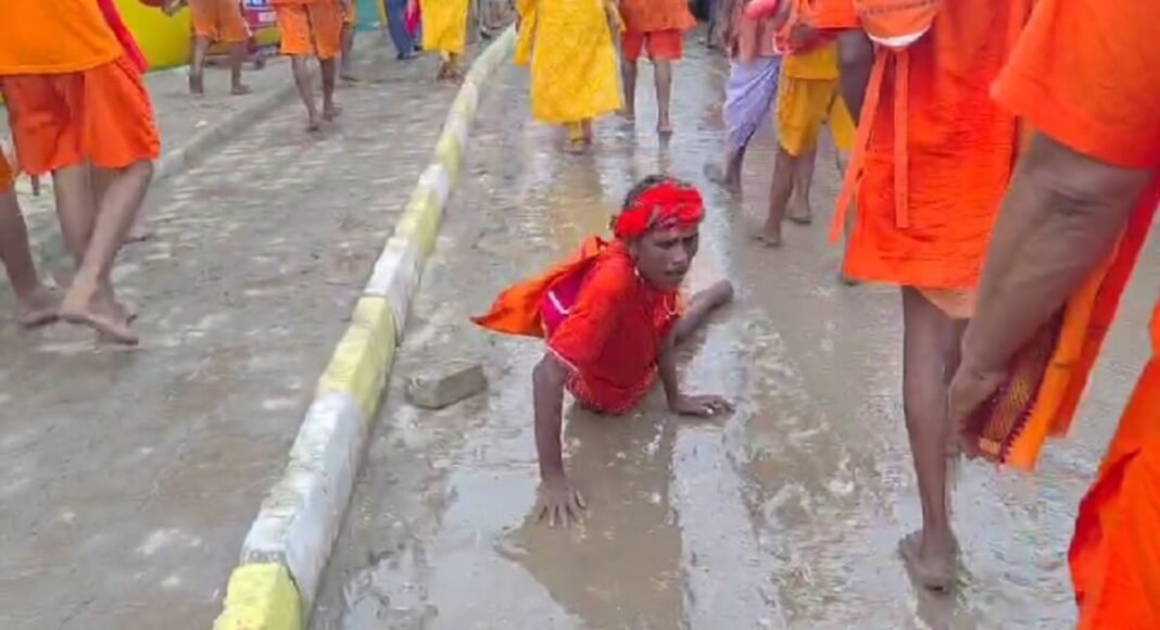 हथेलियों से रेंगते हुए निकला भोले का भक्त