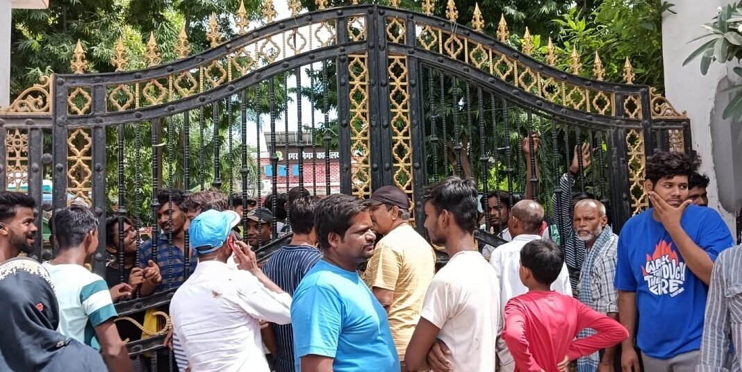 भागलपुर में सफाईकर्मियों का फूटा गुस्सा