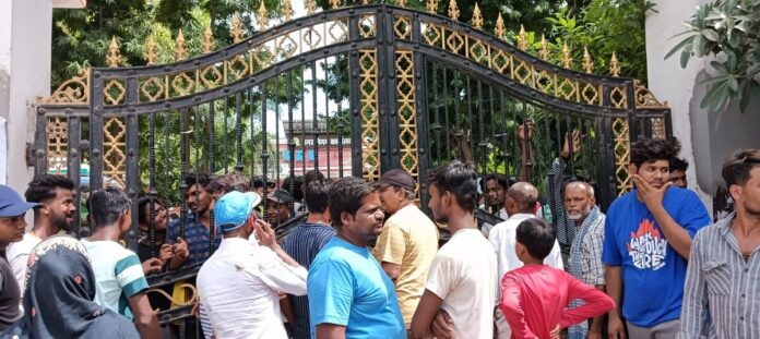 भागलपुर में सफाईकर्मियों का फूटा गुस्सा