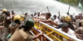 ओडिशा विधानसभा के बाहर हंगामा