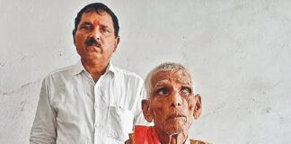 मरा हुआ बूढ़ा पेंशन लेने पहुंचा बैंक