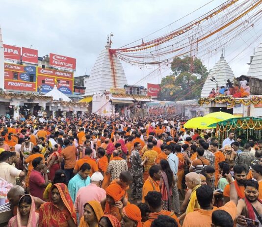 सावन के पहले दिन बाबाधाम में उमड़ी भीड़