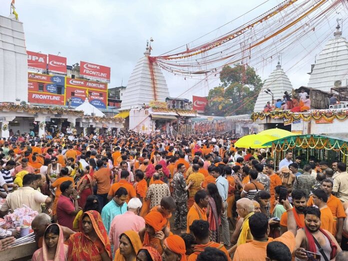 सावन के पहले दिन बाबाधाम में उमड़ी भीड़