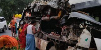 कांवरियों से भरी बस का एक्सीडेंट