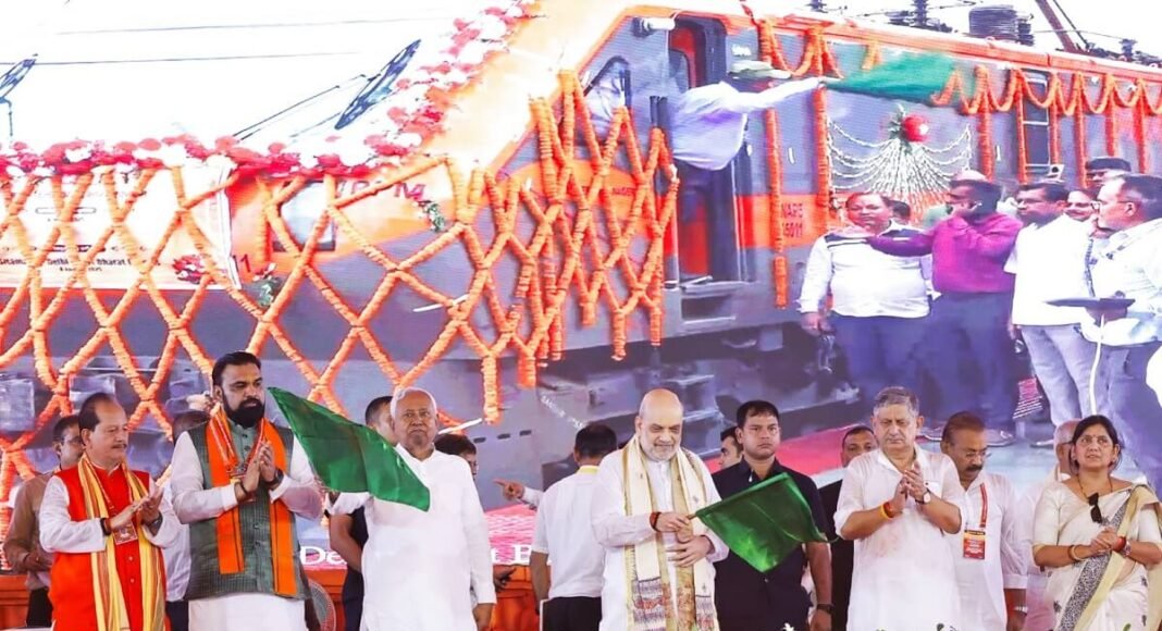 अमृत भारत एक्सप्रेस को हरी झंडी