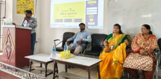 सरकारी योजनाओं की जानकारी दी