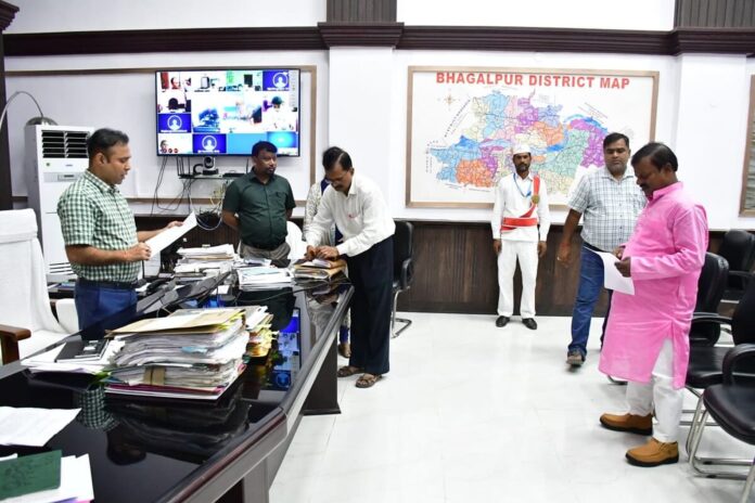 नवनिर्वाचित पार्षद गुनेश्वर मंडल ने ली शपथ