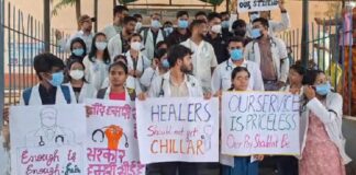 Bhagalpur : इंटर्न डॉक्टरों का ‘ब्लैक रिबन डे’ प्रदर्शन, स्टाइपेंड दोगुना करने की मांग इंटर्न डॉक्टरों का 'ब्लैक रिबन डे' प्रदर्शन