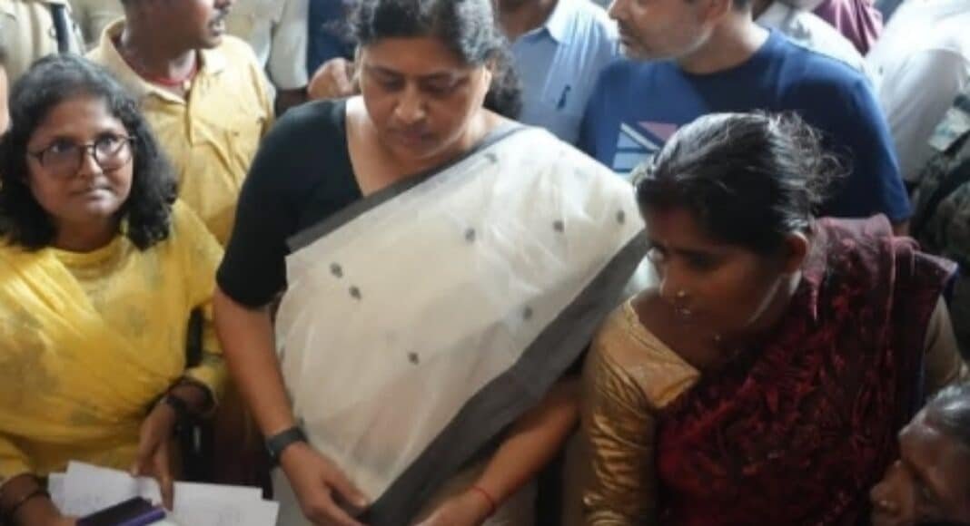 मंत्री लेशी सिंह ने पहुंचकर परिजनों को दिलाया सहारा