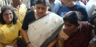 कसबा हादसा: मंत्री लेशी सिंह ने पहुंचकर परिजनों को दिलाया सहारा, मिली 4-4 लाख की मदद मंत्री लेशी सिंह ने पहुंचकर परिजनों को दिलाया सहारा