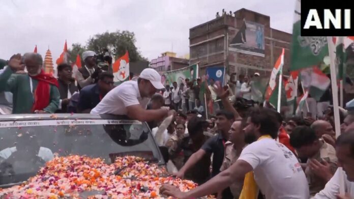 राहुल गांधी के काफिले की गाड़ी से पुलिसकर्मी जख्मी