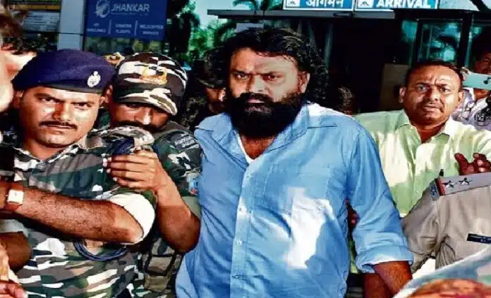 पीएलएफआइ सुप्रीमो दिनेश गोप. पीएलएफआइ सुप्रीमो दिनेश गोप.