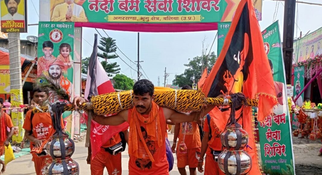 सावन की अंतिम सोमवारी पर उमड़े भक्त