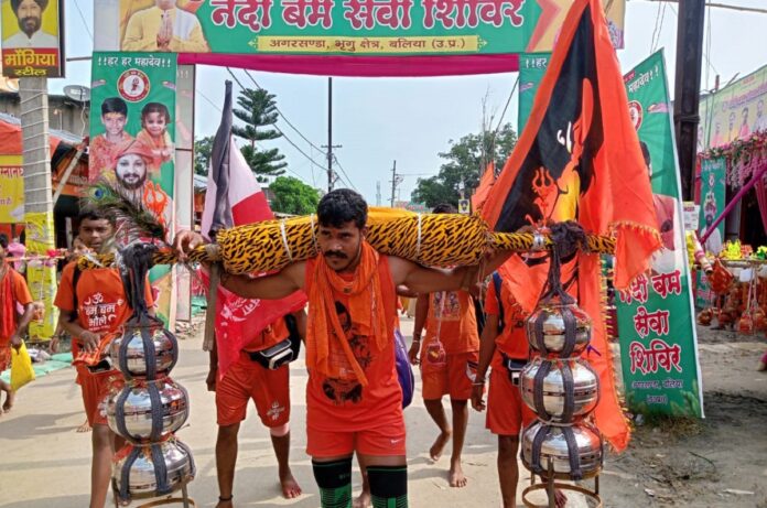 सावन की अंतिम सोमवारी पर उमड़े भक्त