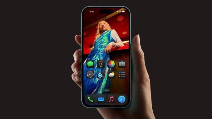 iPhone 17 की पहली सेल में हंगामा