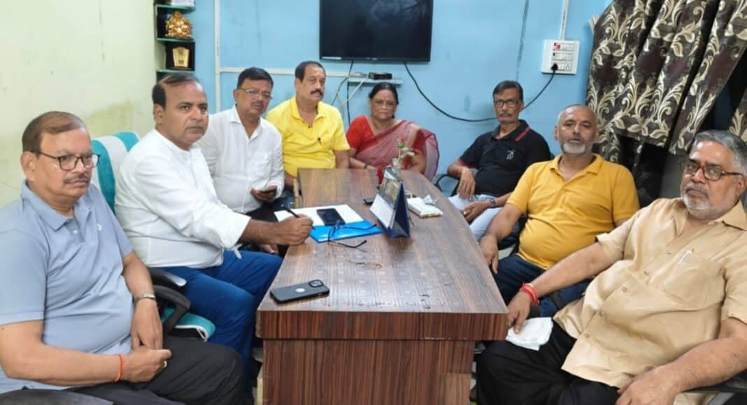 सैंडिस कंपाउंड में टहलने पर शुल्क लगाने को लेकर बैठक