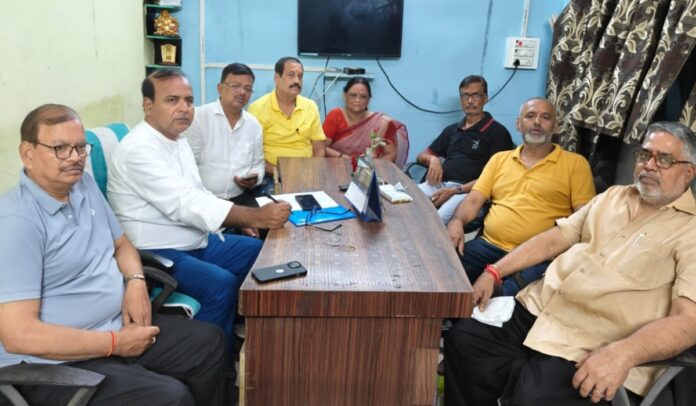 सैंडिस कंपाउंड में टहलने पर शुल्क लगाने को लेकर बैठक