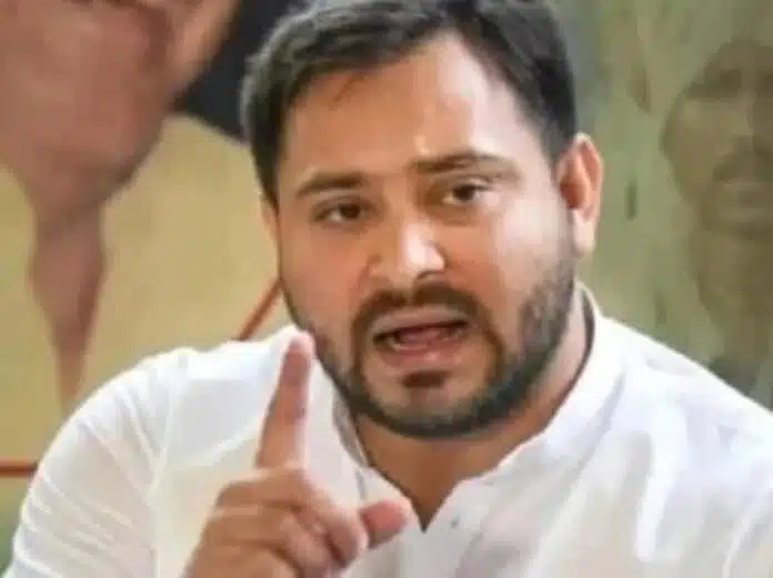 तेजस्वी बोले- आपका क्या है, आप बिहार को ठगकर गुजरात बस जायेंगे, हमें तो यहीं जीना-मरना है तेजस्वी बोले- आपका क्या है, आप बिहार को ठगकर गुजरात बस जायेंगे, हमें तो यहीं जीना-मरना है