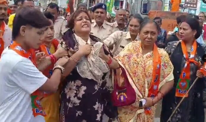 शिक्षिका और राजद समर्थक से झड़प