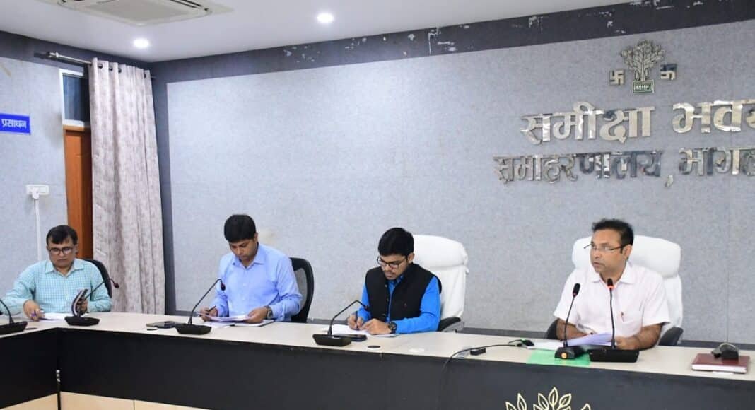 फसल क्षति आकलन पर समीक्षा बैठक