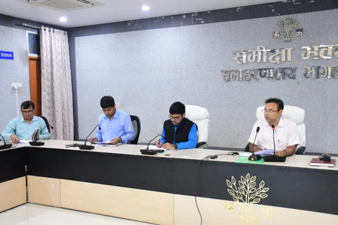 फसल क्षति आकलन पर समीक्षा बैठक