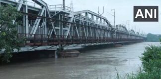 यमुना का जलस्तर खतरे के पार