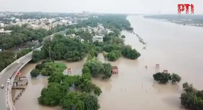 Delhi Flood Video यमुना के उफान से दिल्ली में हड़कंप