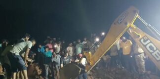 धनबाद के लोदना में जर्जर आवास ढहा