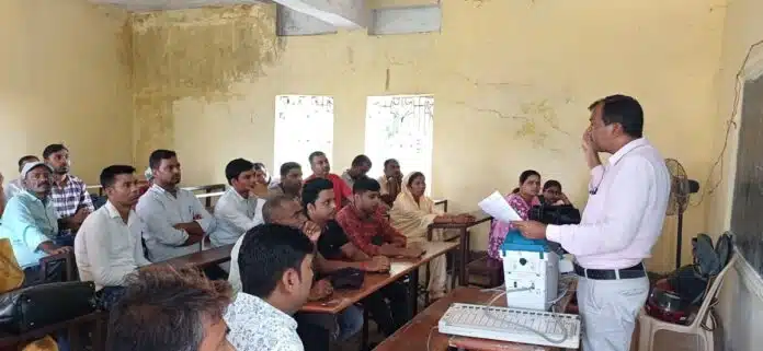 Election Training चुनावी कर्मियों को दिया गया प्रशिक्षण