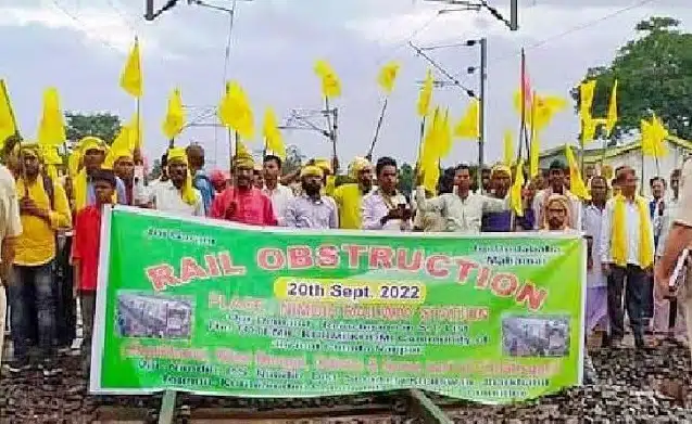 Kurmi Andolan पटरी पर किया प्रदर्शन