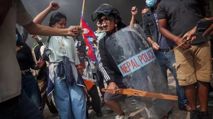 नेपाल में बिगड़े हालात