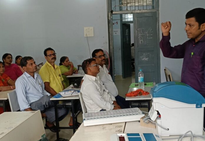 कर्मियों को मिला प्रशिक्षण