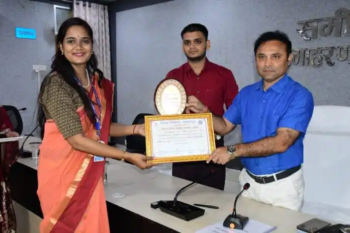 भागलपुर के 15 शिक्षक सम्मानित भागलपुर के 15 शिक्षक सम्मानित