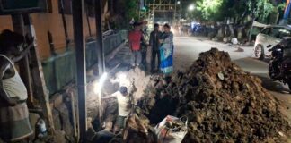 Bhagalpur : कोतवाली चौक पर जलापूर्ति पाइप की मरम्मत शुरू, डॉ. प्रीति शेखर ने लिया जायजा जलापूर्ति पाइप की मरम्मत शुरू