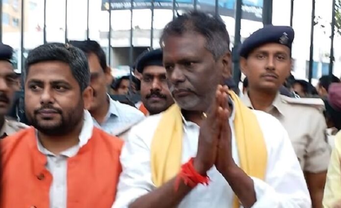 मुख्यमंत्री से सांसद अजय मंडल ने मांगी इस्तीफे की अनुमति