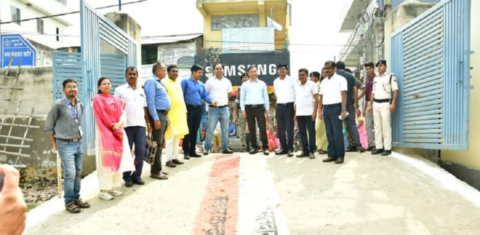 डीएम ने सबौर के मतदान केंद्रों का किया निरीक्षण