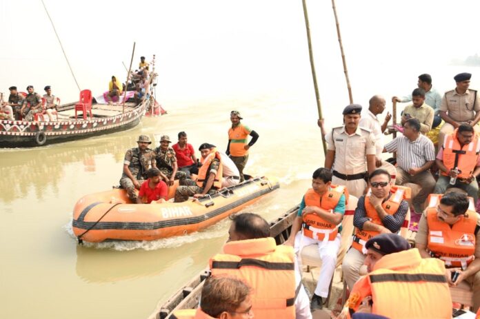 डीएम और एसएसपी ने छठ घाटों का निरीक्षण