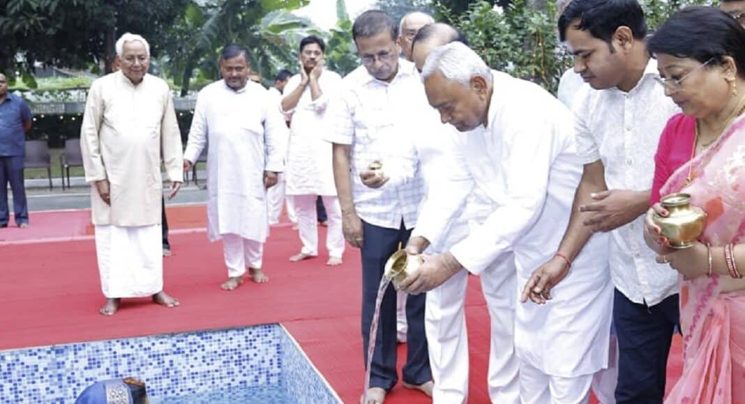नीतीश ने अपने आवास पर दिया शाम का अर्घ्य