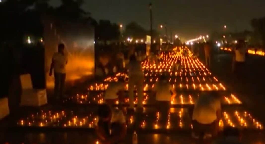 1.5 लाख दीयों से जगमगाई दिल्ली