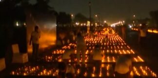 1.5 लाख दीयों से जगमगाई दिल्ली