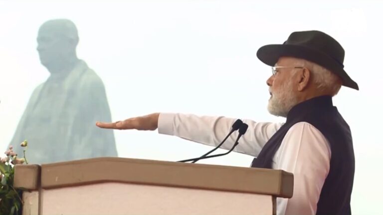 पीएम मोदी ने सरदार पटेल को दी श्रद्धांजलि