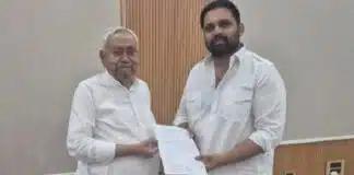 Bihar Elections 2025: आखिरी वक्त में नीतीश कुमार का बड़ा दांव, बाहुबली के बेटे की सीट बदली, हार का डर बना वजह बाहुबली के बेटे की सीट बदली