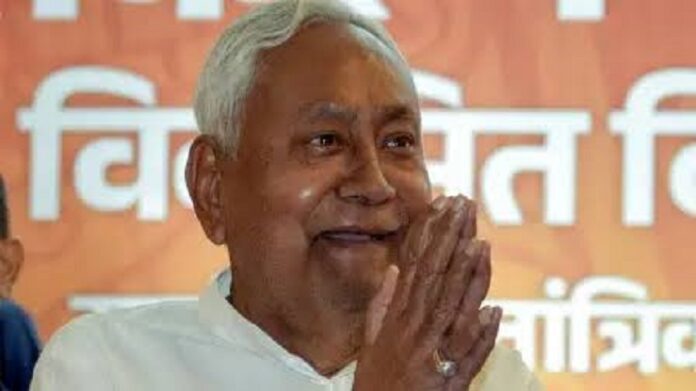 नीतीश कुमार ने सौंपा इस्तीफा