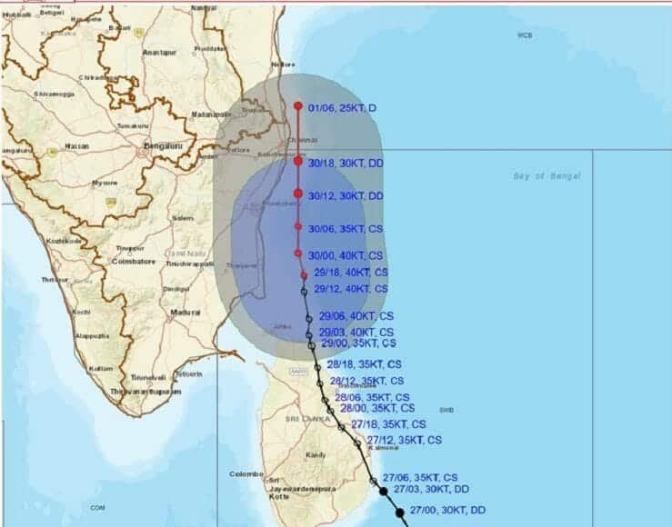 विनाशकारी रफ्तार के साथ आगे बढ़ रहा चक्रवाती तूफान