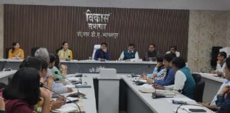 विकास योजनाओं की धीमी गति पर नाराजगी