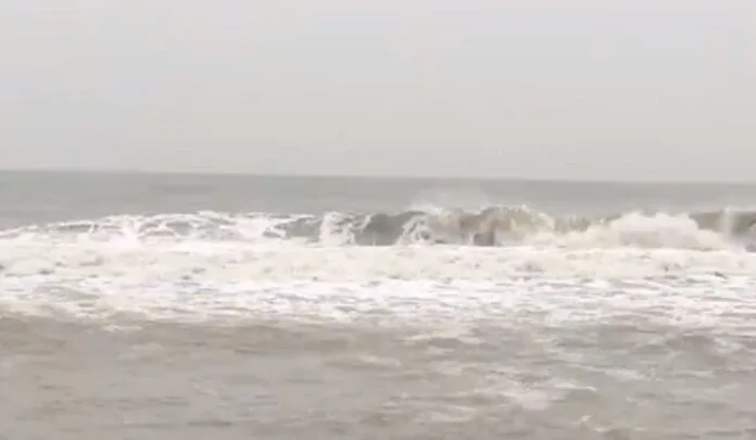 Ditwah Cyclone Video दित्वा चक्रवात का खौफ बढ़ा