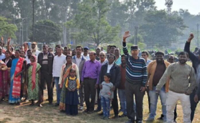 एचइसी सप्लाई कर्मियों का बड़ा जमावड़ा