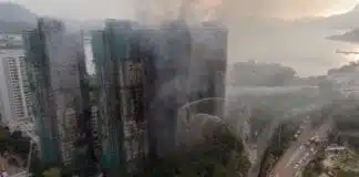 Hong Kong Fire Mystery: आग सिगरेट से लगी या कुछ और? वायरल वीडियो ने बढ़ाई जांच की दिशा वायरल वीडियो ने बढ़ाई जांच की दिशा